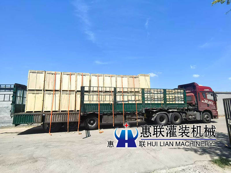 41臺洗瓶機出口發(fā)貨現(xiàn)場